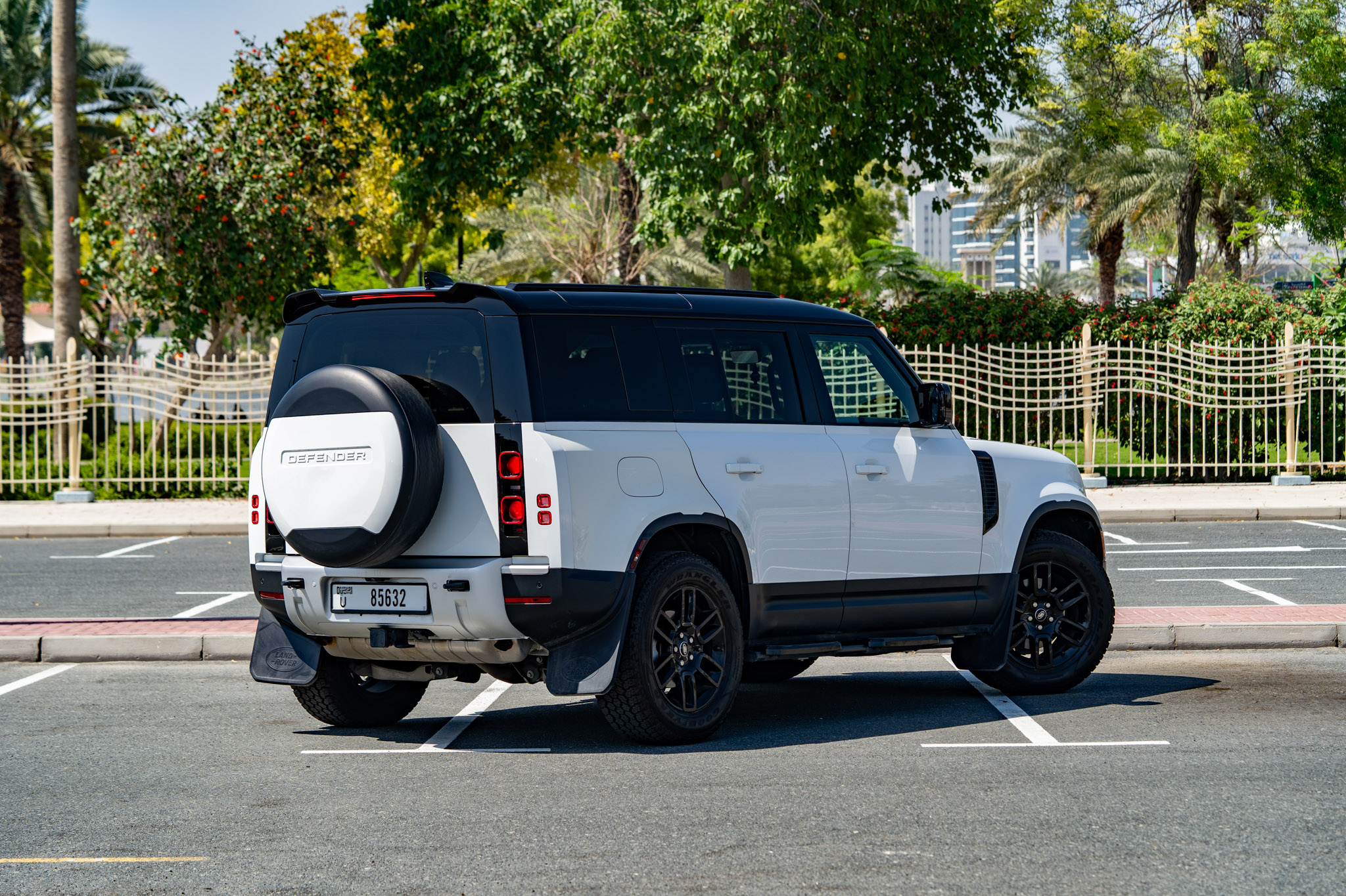 Land Rover Defender - Image 2