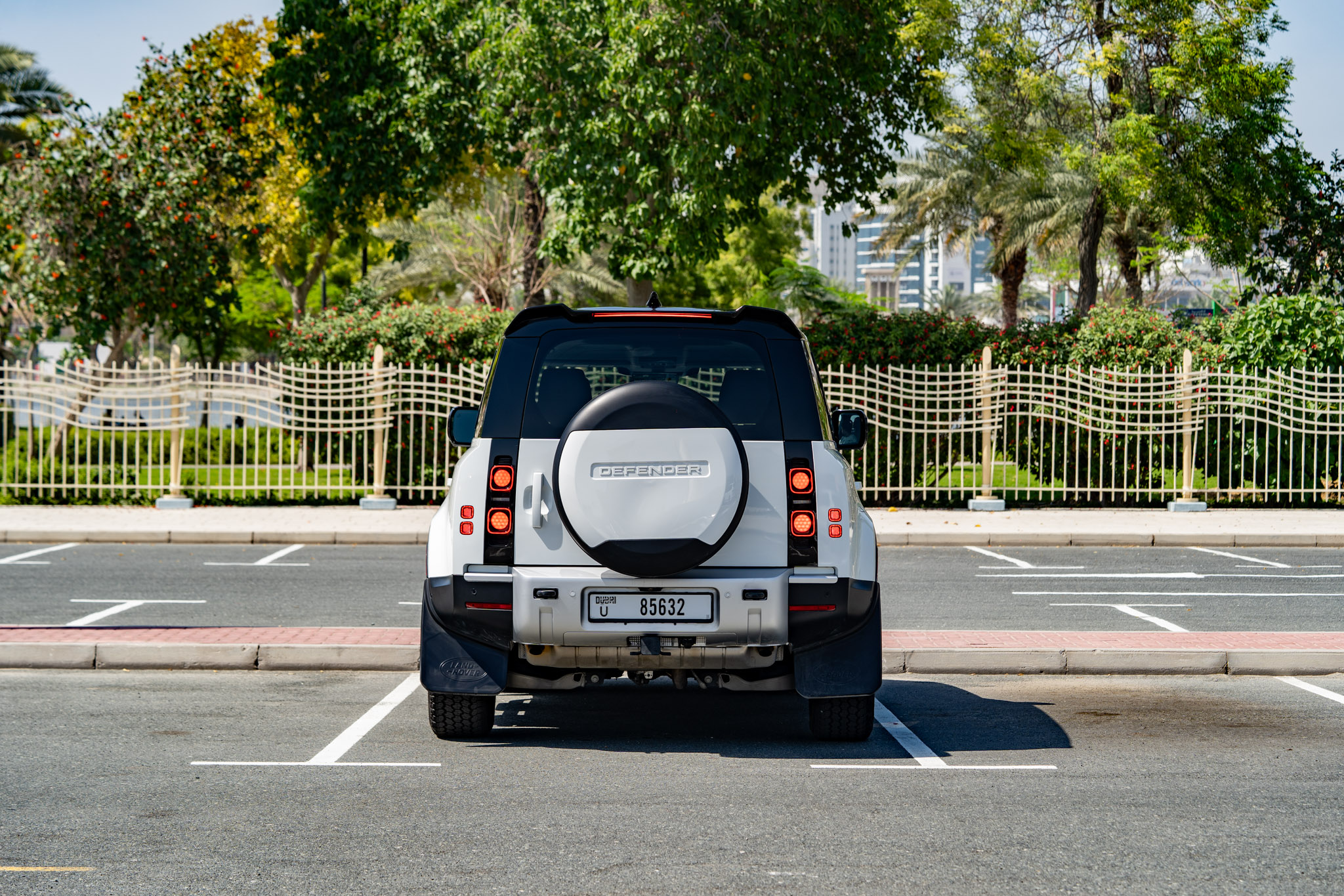 Land Rover Defender - Image 5