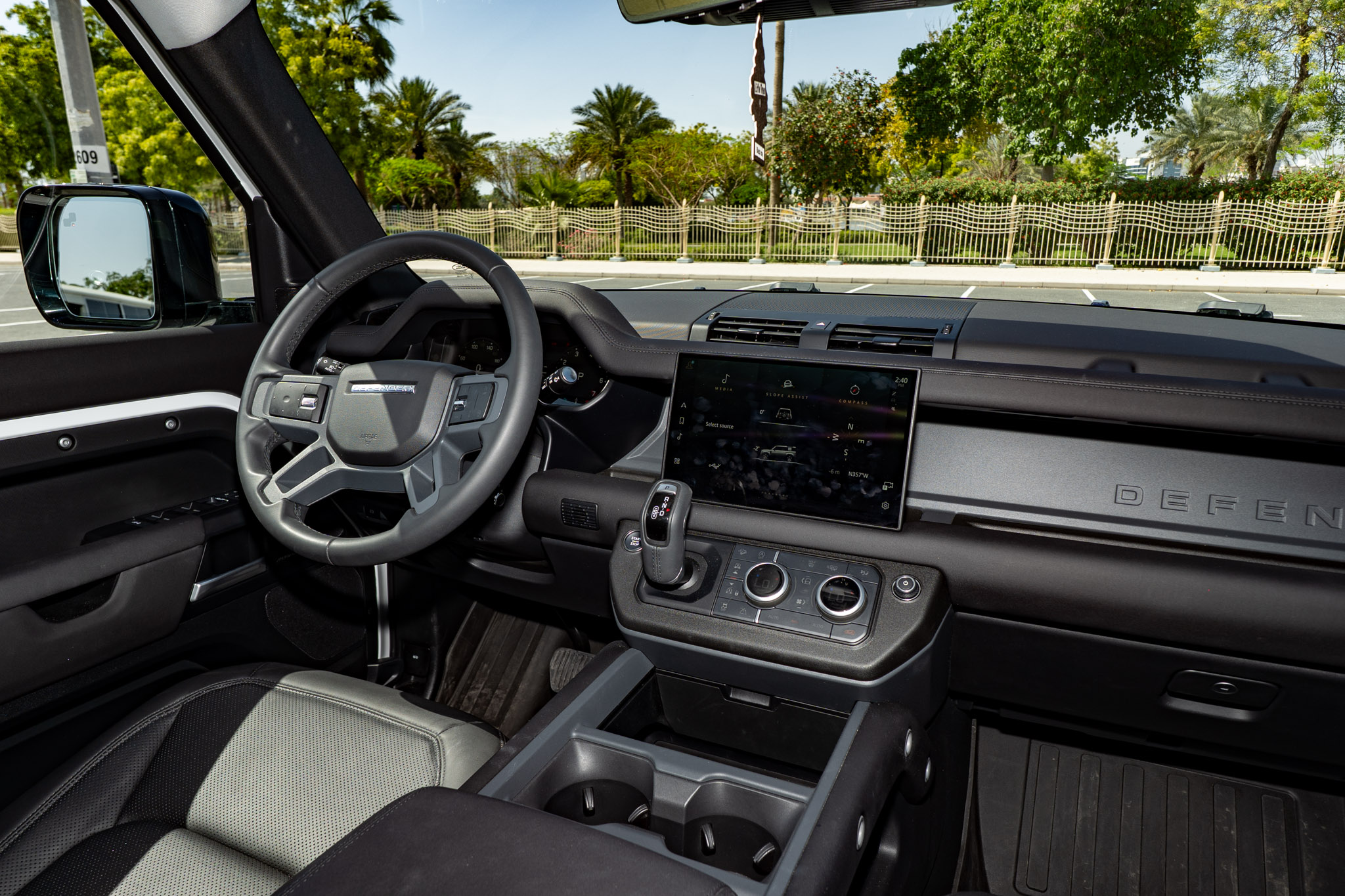 Land Rover Defender - Image 12