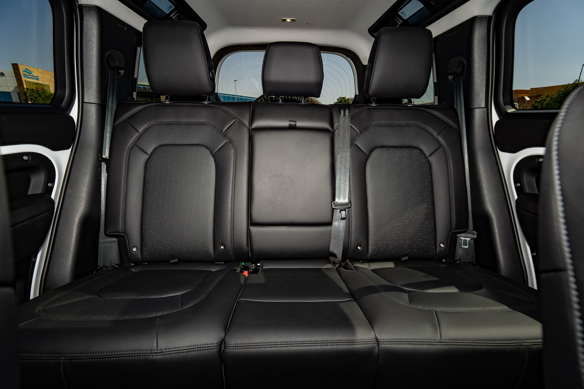 Land Rover Defender - Image 11