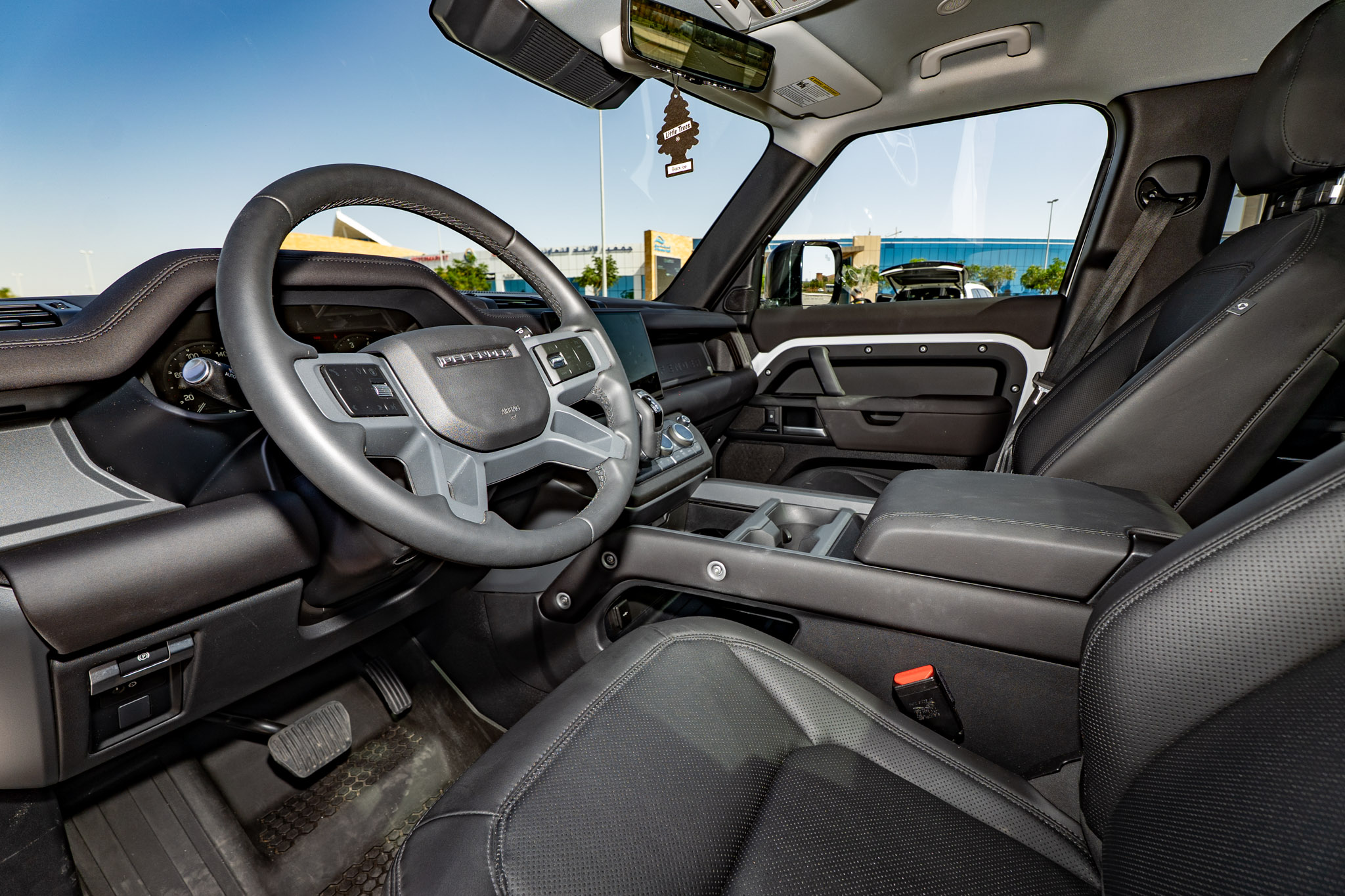 Land Rover Defender - Image 9