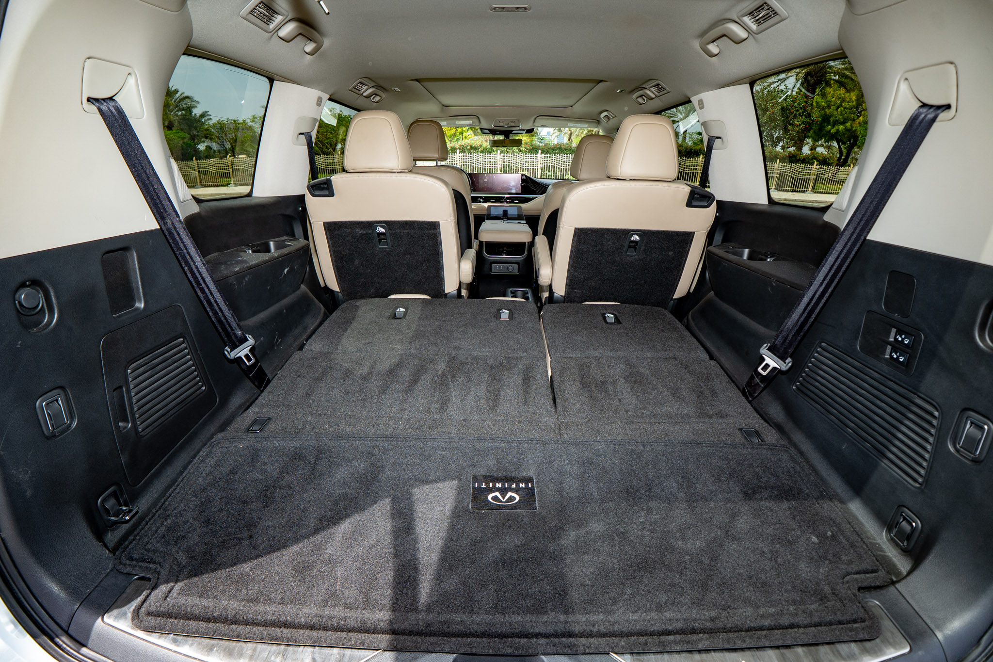 INFINITI QX80 - Image 13