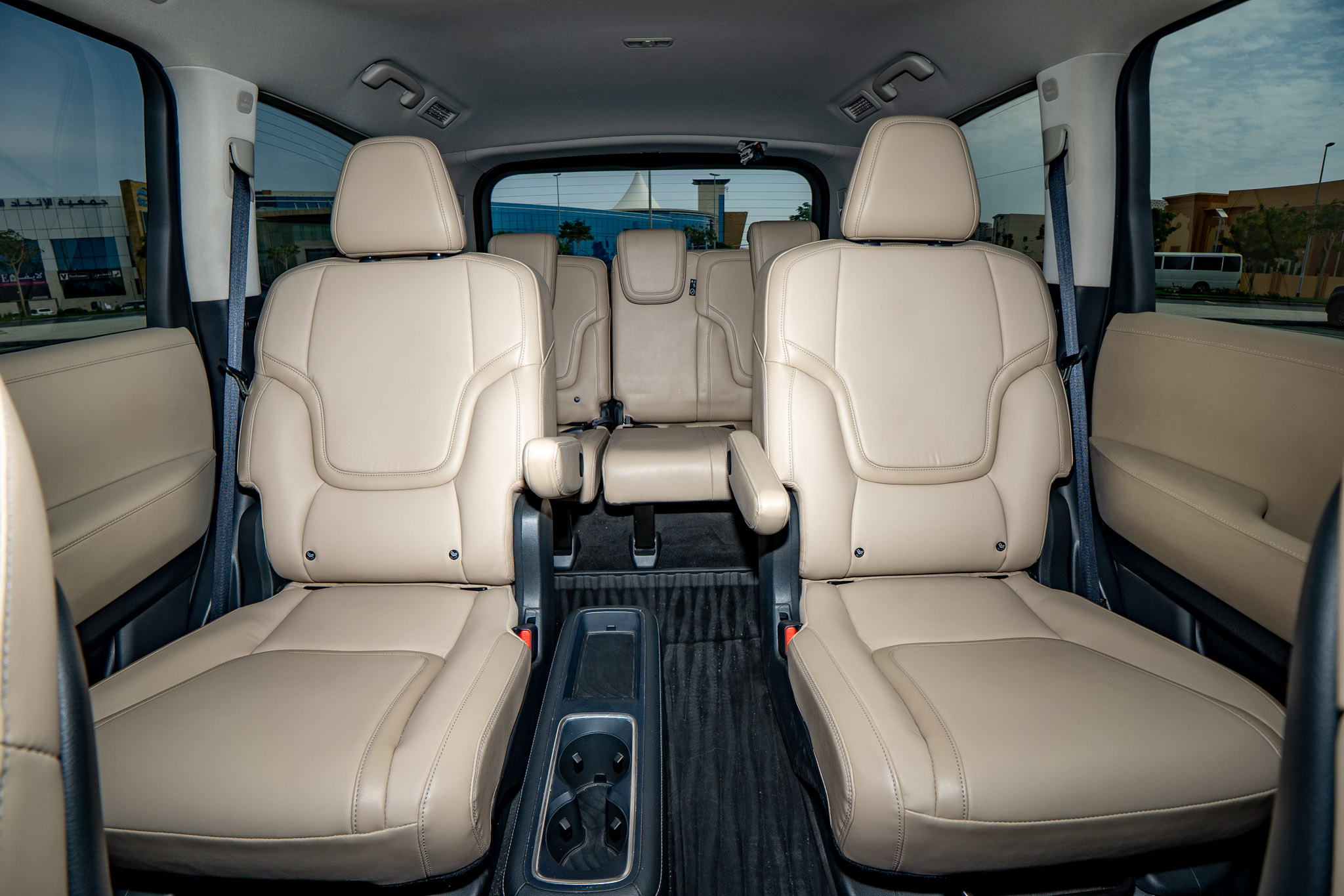 INFINITI QX80 - Image 11