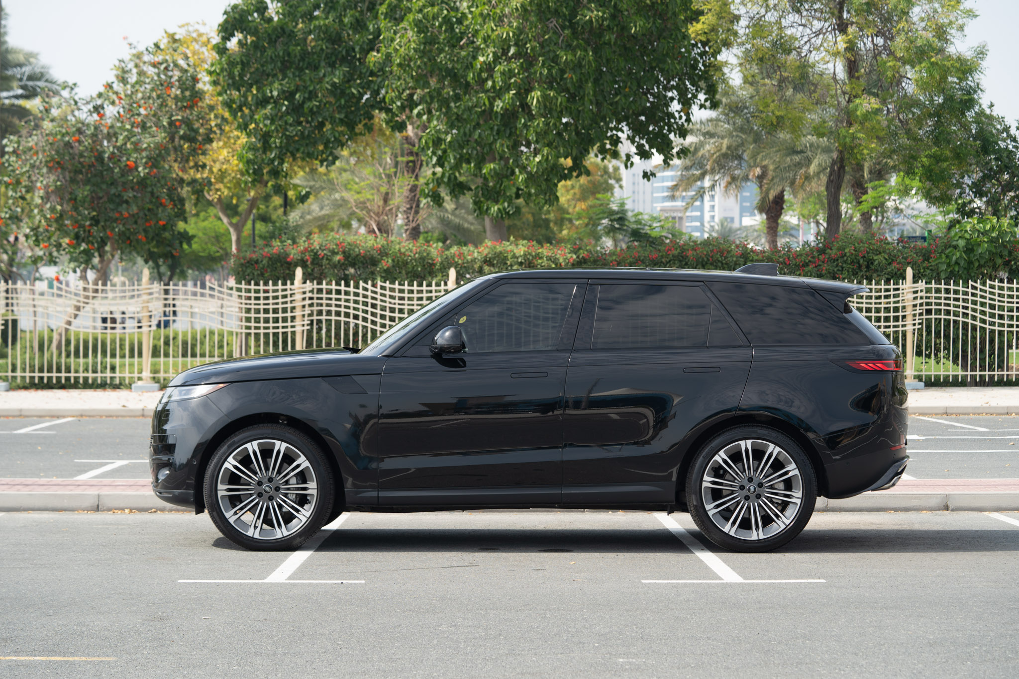 Land Rover Range Rover Sport - Image 3