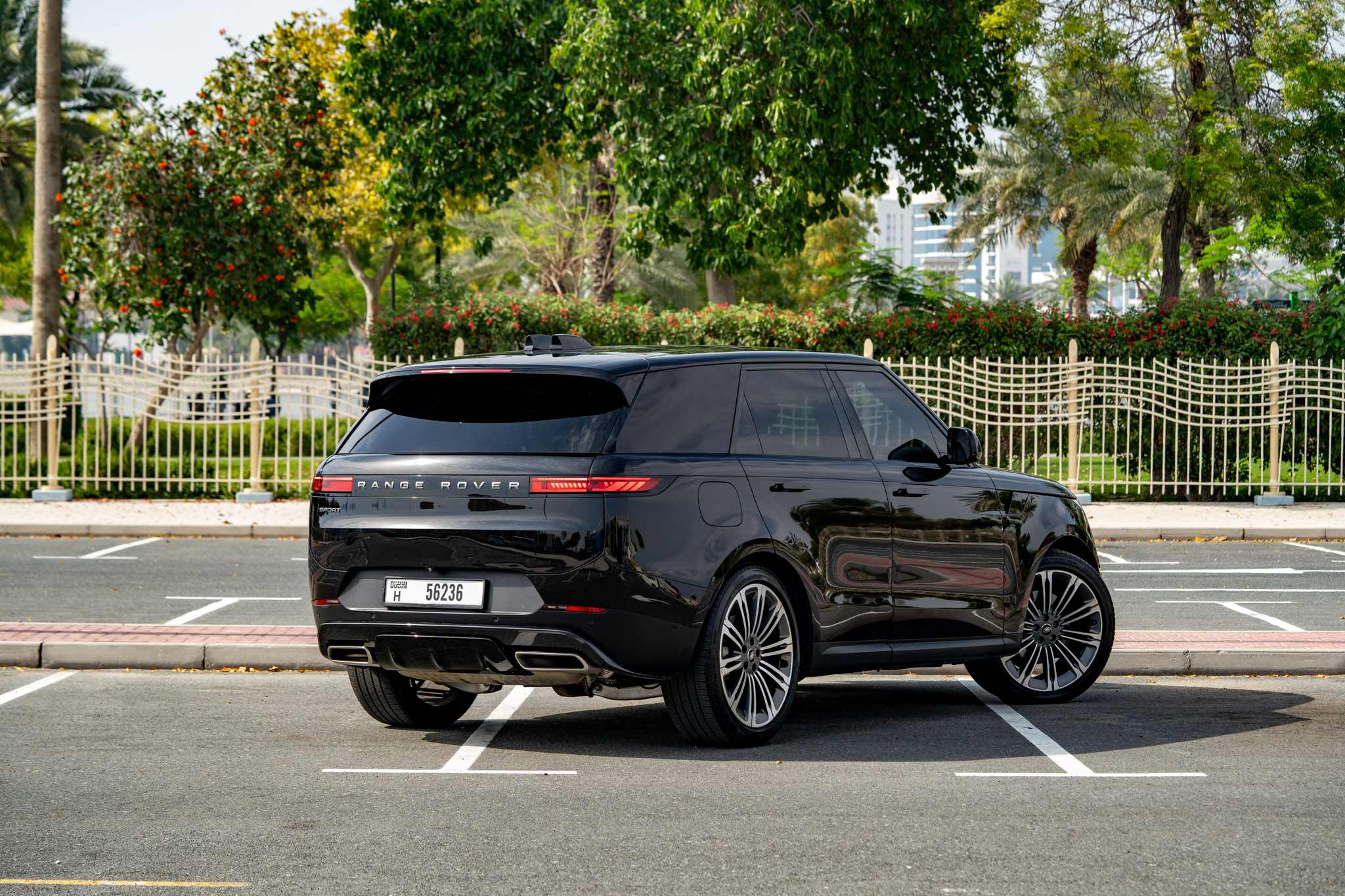Land Rover Range Rover Sport - Image 2