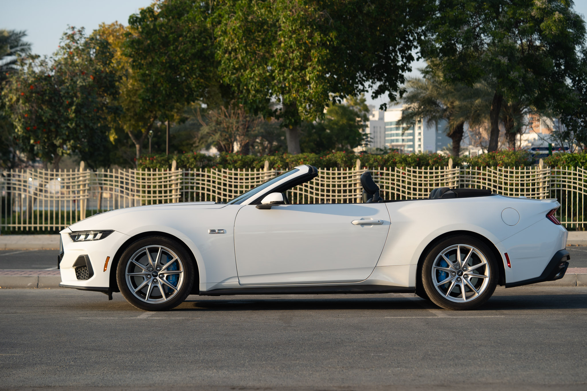 FORD MUSTANG-GT White - Image 4